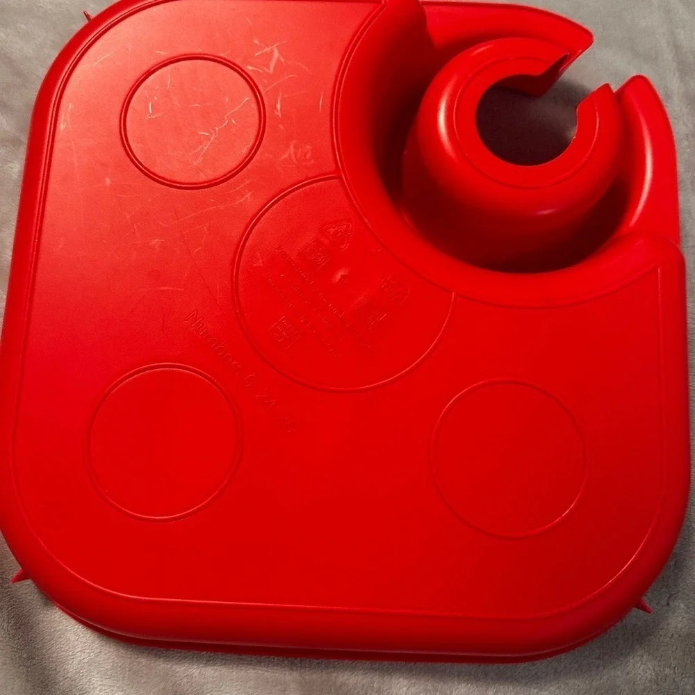 Buc-ees Collectible Party Plate Multiple uses for this plate. Fits Solo Cup‎